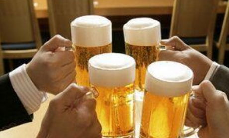 冰鎮啤酒別亂喝 喝酒前牢記3件事，讓你的肝更舒服